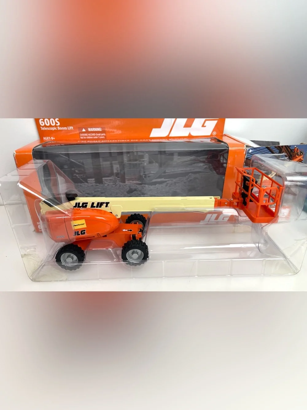 RARE JLG 2015 600S Telescopic Boom Lift 1:32 Scale Collectible Die Cast Series 4